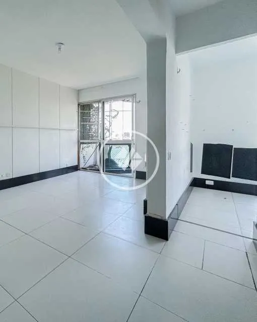 3-bedroom apartment with 2 en-suite baths and balcony — photo 5