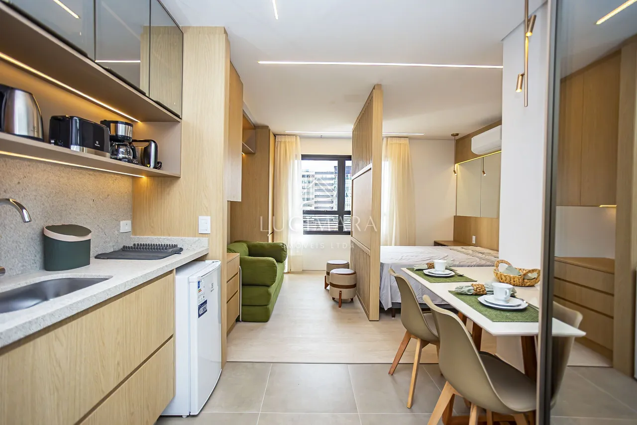 Furnished 1-bedroom apartment with open-plan kitchen — photo 18