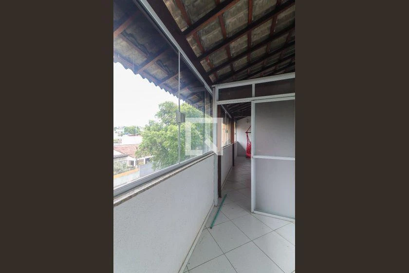 Balcony with a grill in a 2-bedroom house, 125 m² — photo 16