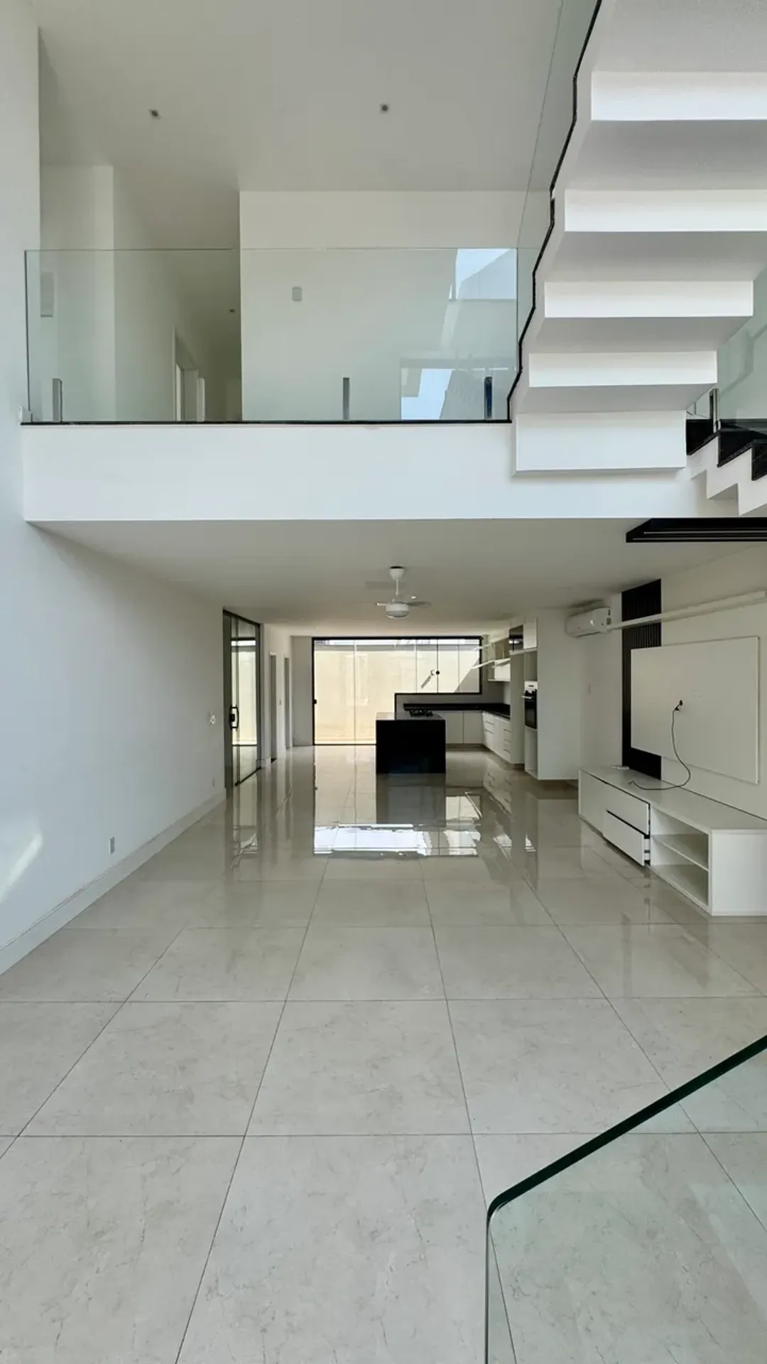 Casa com 5 quartos e cozinha integrada bem prática — photo 22