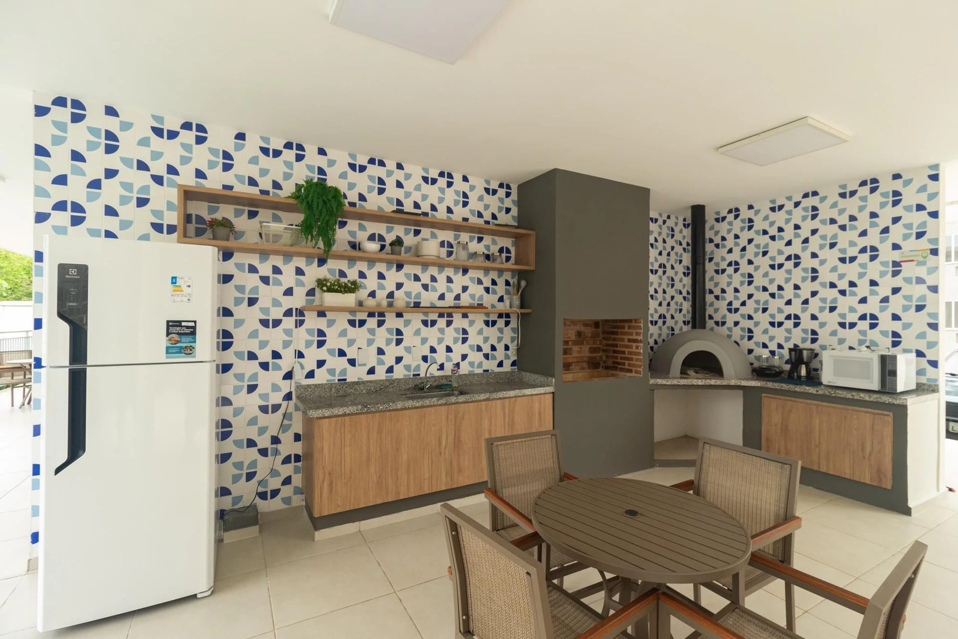 Furnished apartment, 48 m², with a grill on the balcony — photo 25
