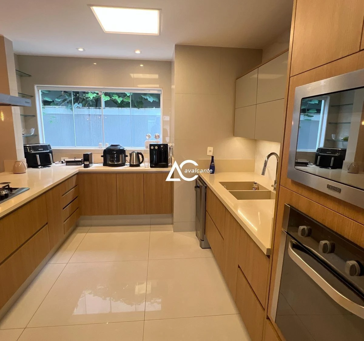 Furnished 4 en-suite home with 400 m² — photo 9