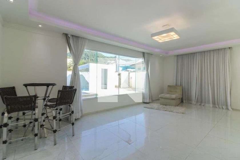 Condominium house with 5 bedrooms and 4 bathrooms — photo 3
