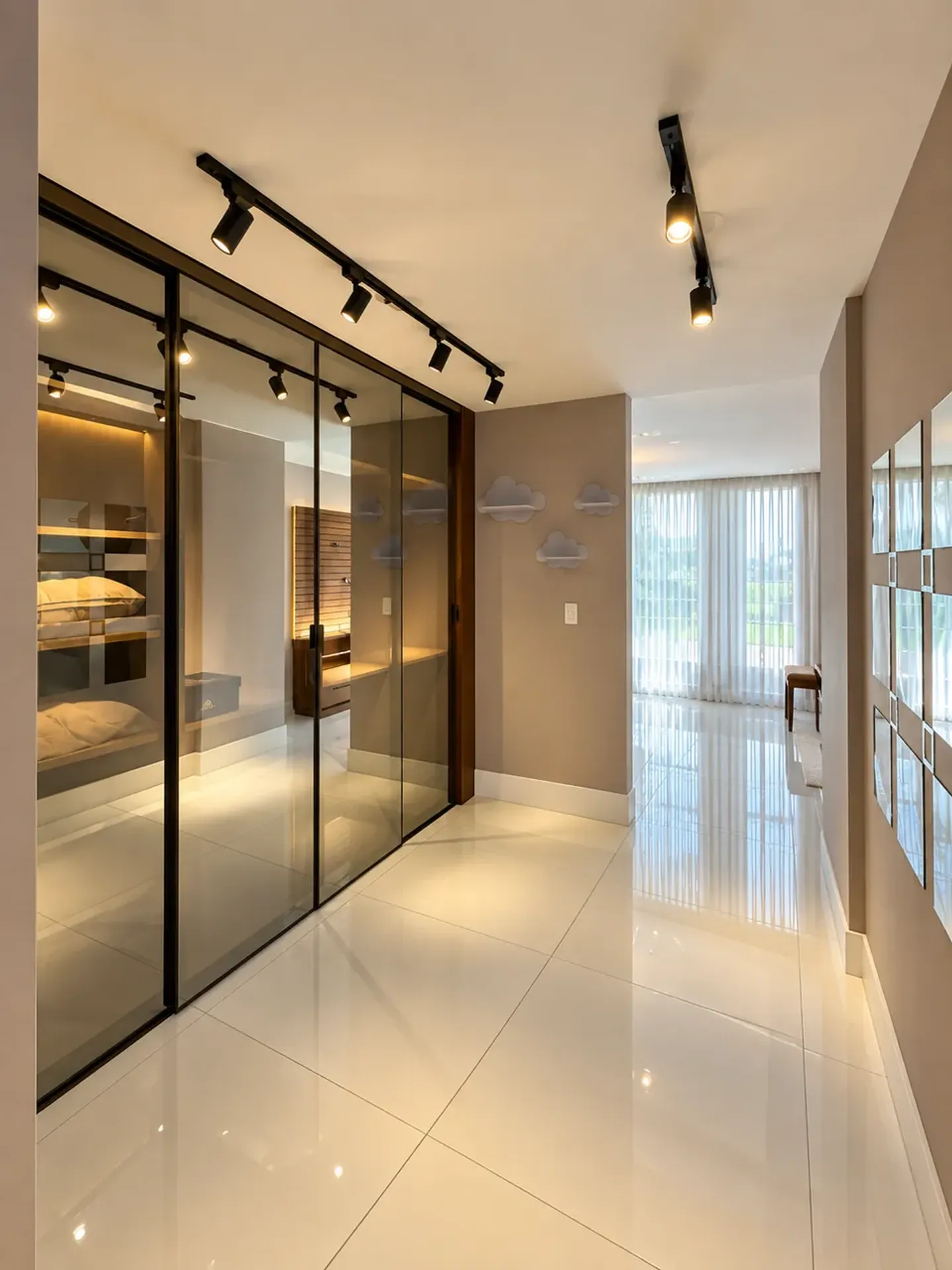 Furnished house, 980 m², with floor-to-ceiling windows — photo 23