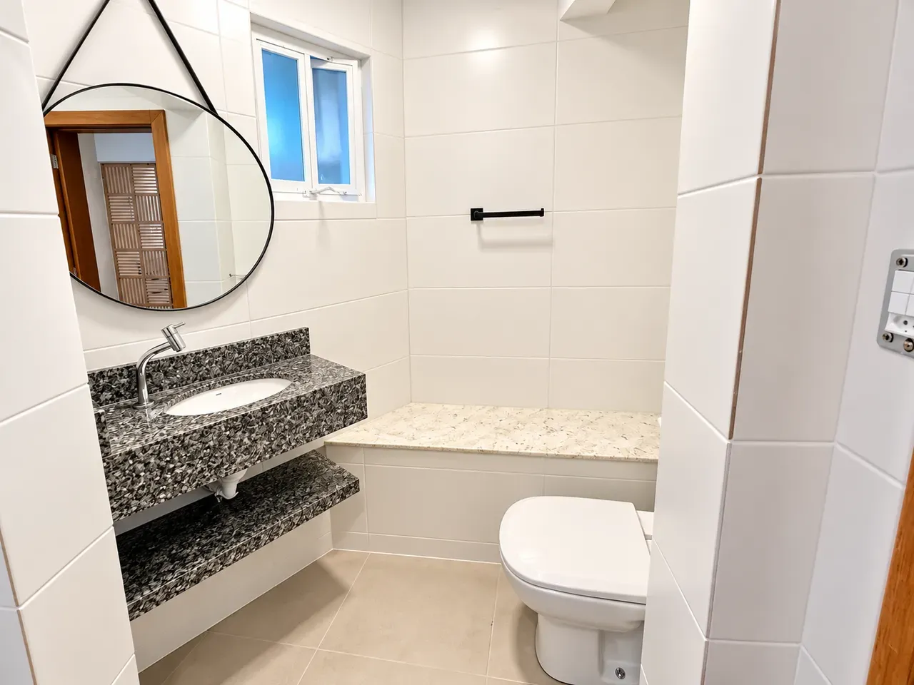 28 m² studio with a home office and a dryer — photo 7