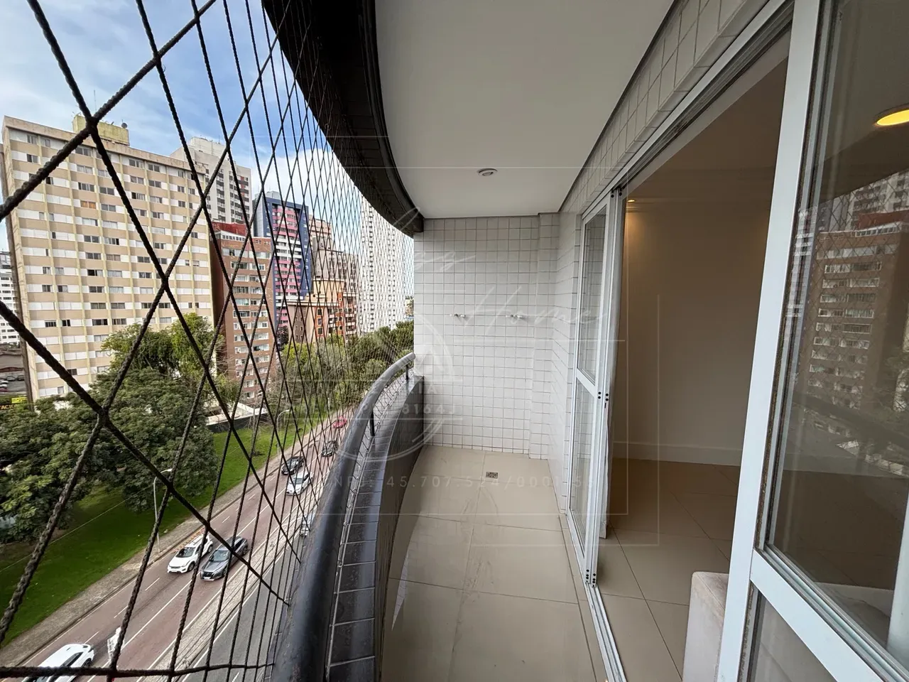 3-bedroom apartment with a closed kitchen and 2 bathrooms — photo 9