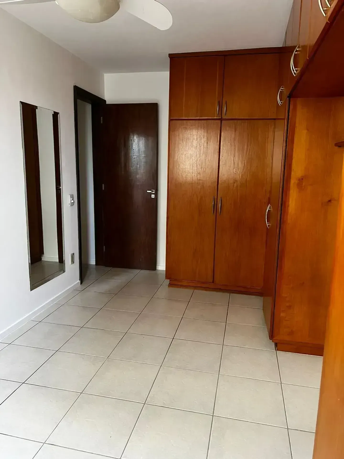 Apartamento de 2 quartos com cozinha fechada e jardim privativo — photo 10