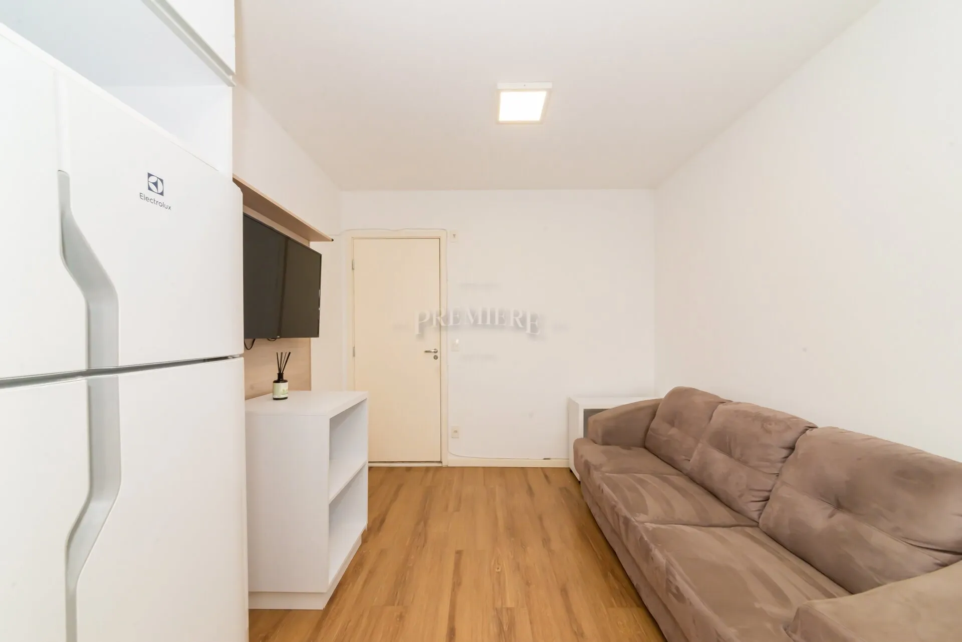 One-bedroom apartment with a washing machine in Curitiba — photo 14
