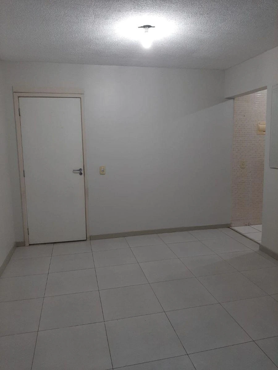 2-bedroom apartment in a building with a gym — photo 8