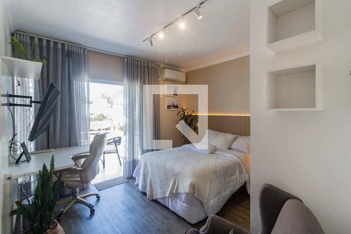 Furnished studio in a building with a pool