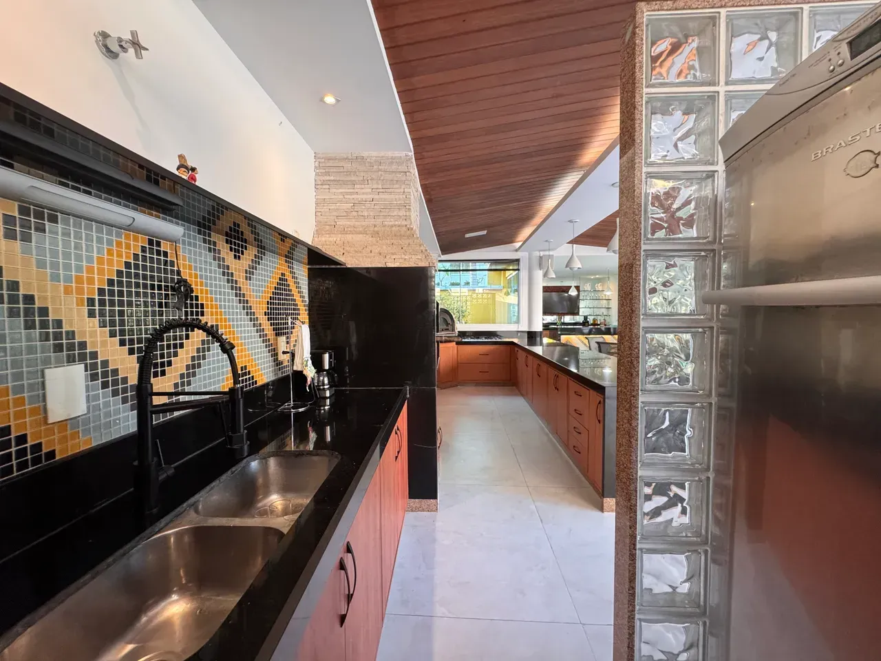 Furnished 800 m² house on the 4th floor with 8 parking spots — photo 53