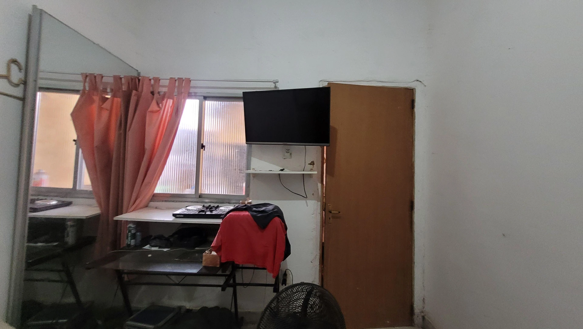 Немеблированный дом: 2 спальни и 1 ванная, нужен ремонт — photo 9