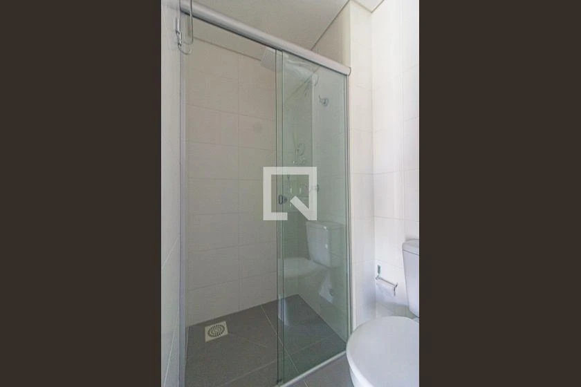 Furnished studio with 1 bedroom and open-plan kitchen — photo 9