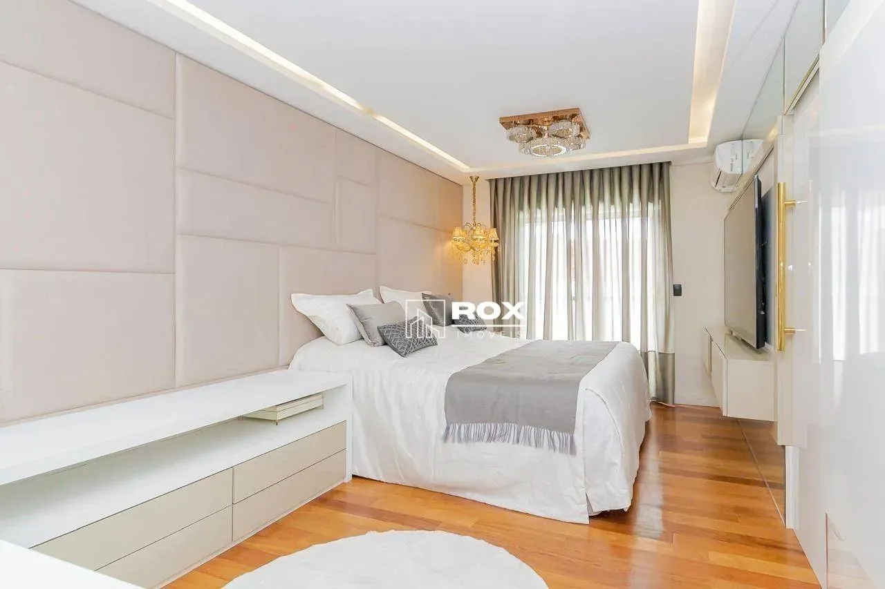 Furnished house with 4 en-suite bedrooms and 266 m² — photo 24