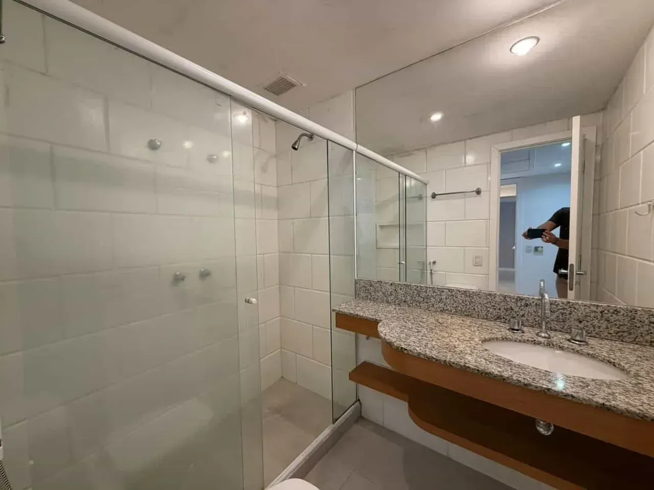 Furnished apartment with 2 bedrooms and 2 bathrooms — photo 7