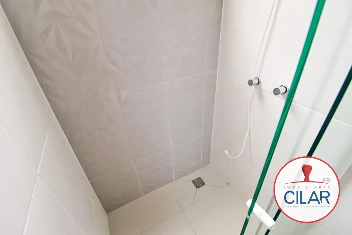 2-bedroom apartment with wood or laminate floors in Curitiba — photo 4