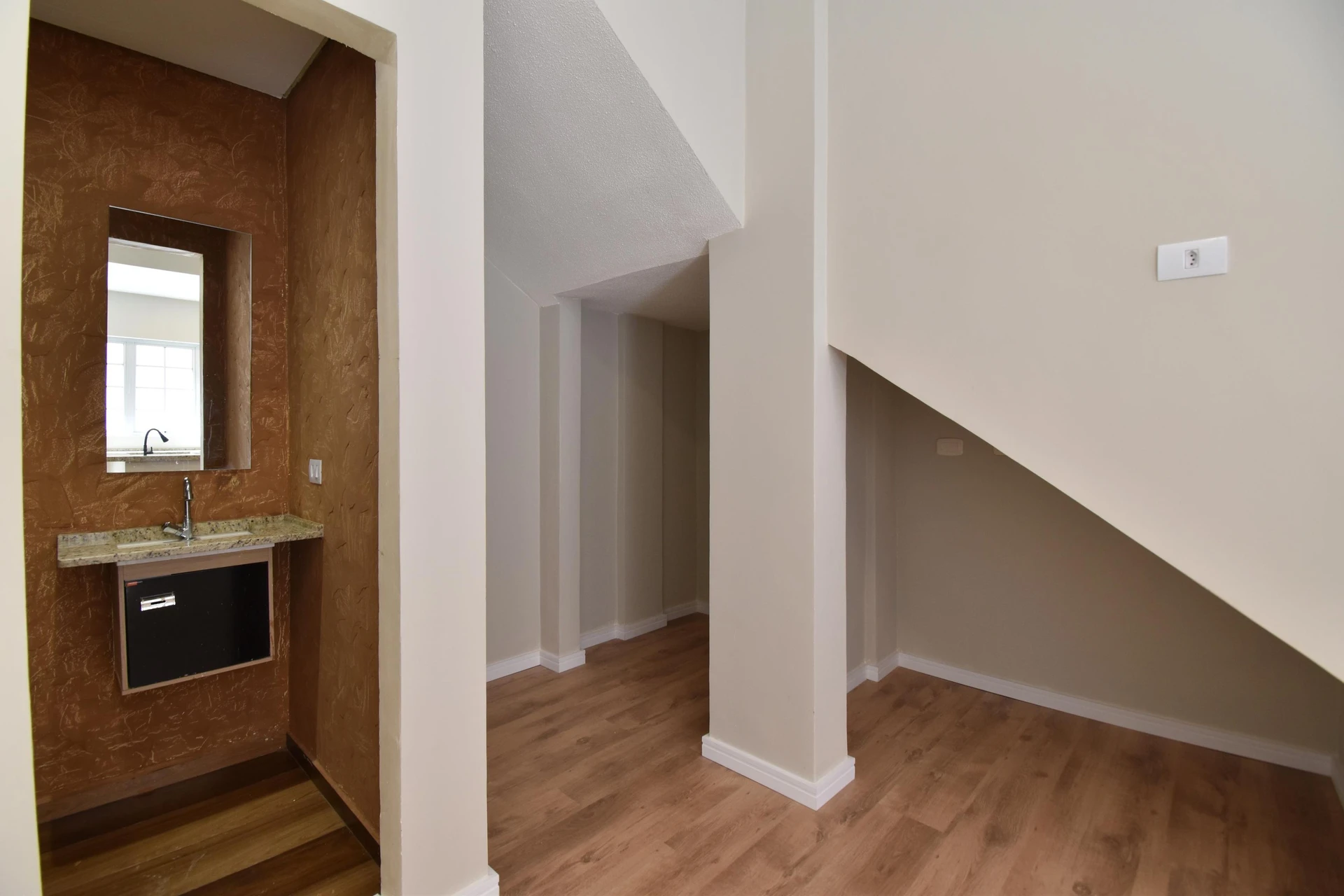 Studio, 38 m², with wood or laminate floors — photo 14