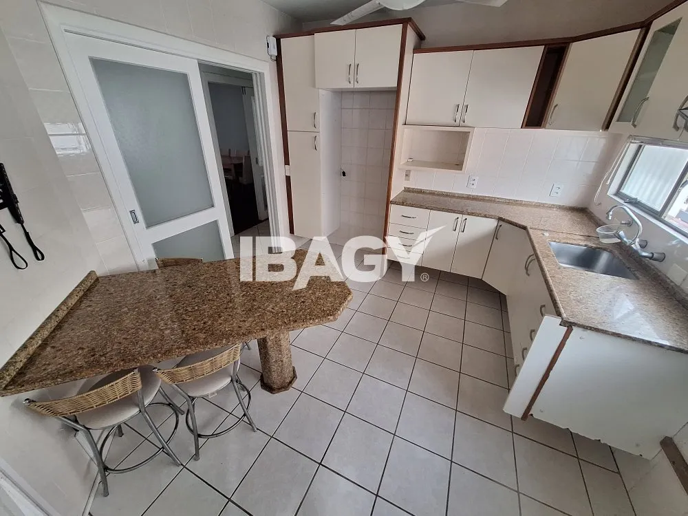 170 m² unfurnished apartment with 3 bedrooms and suite — photo 6