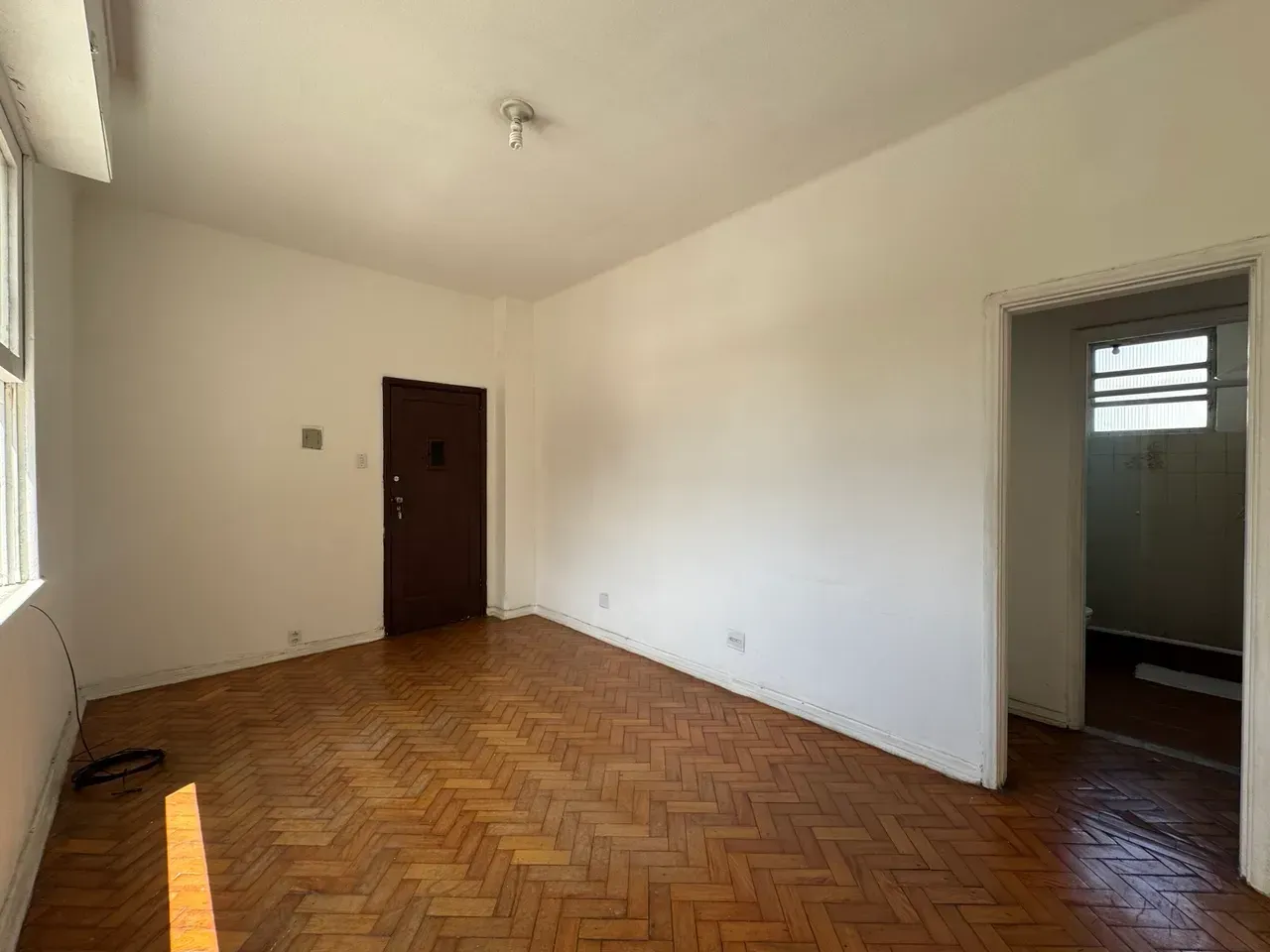 Apartment on the 6th floor with wood or laminate floors — photo 7