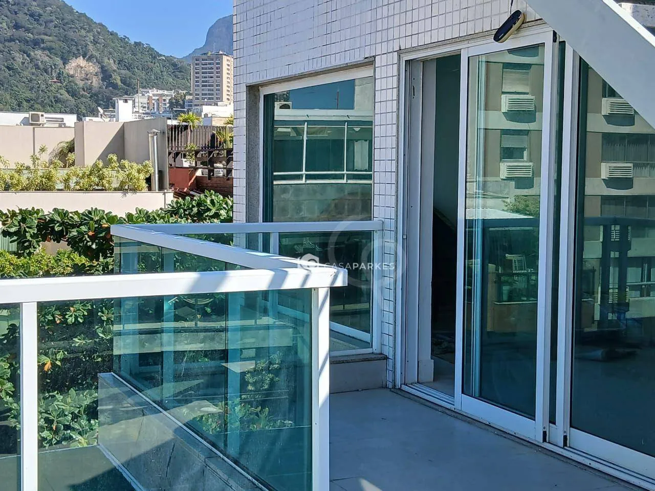 Penthouse with 3 bedrooms and 4 bathrooms — photo 49