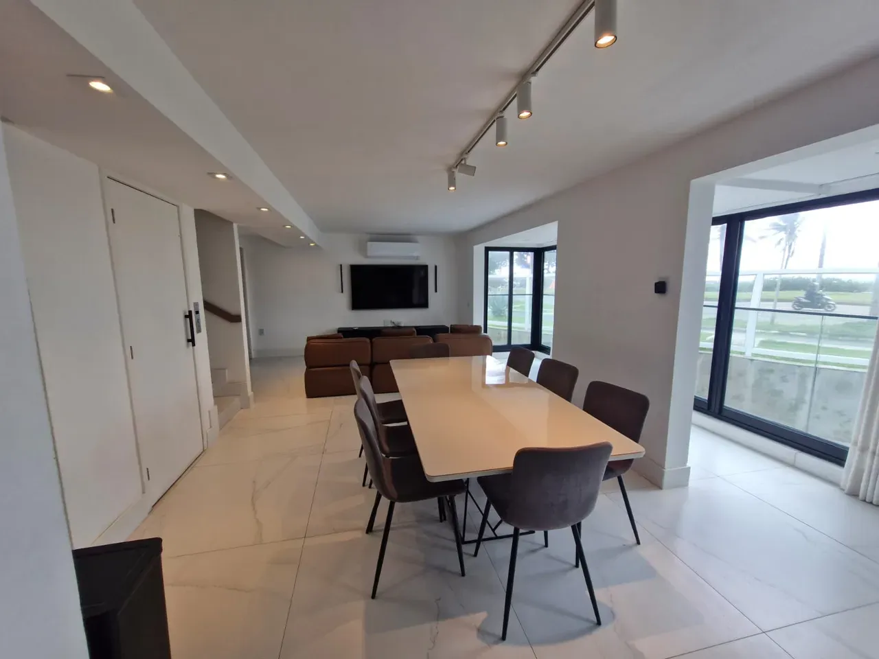 Furnished house, 280 m², with a water view