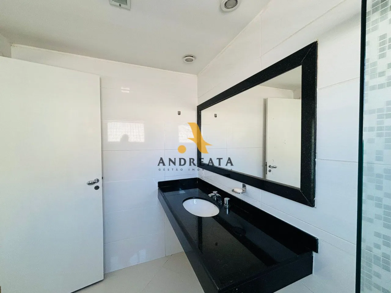 House with 5 bedrooms and 5 bathrooms, 471 m², 4 parking spaces — photo 17