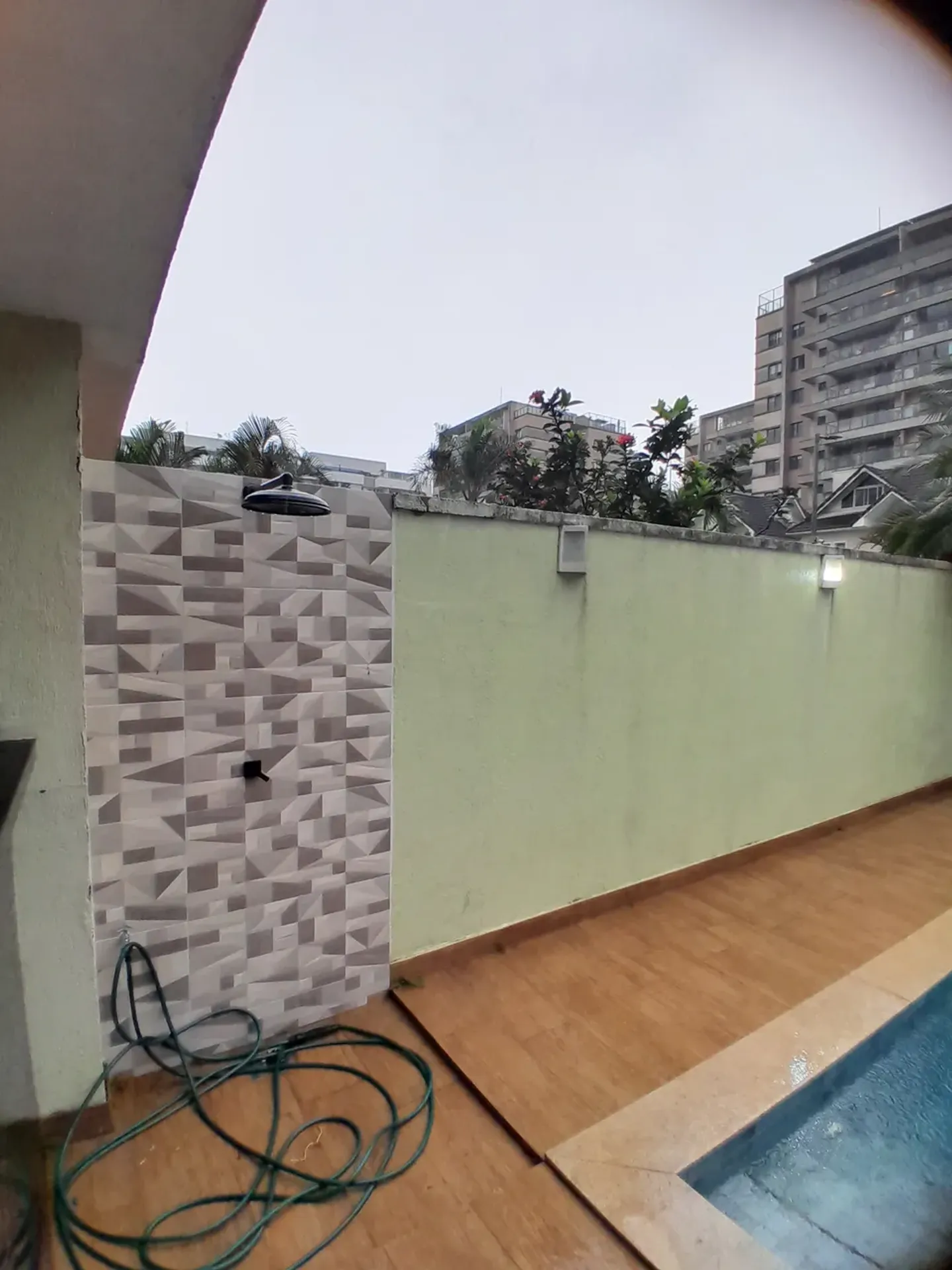House with 4 en-suite bedrooms and 3 parking spots — photo 50