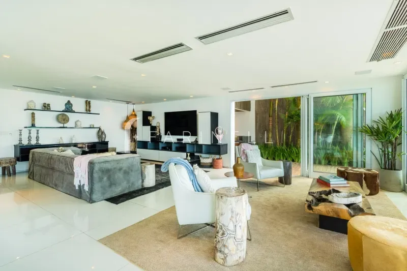 Furnished house with 5 bedrooms and open-plan kitchen — photo 32
