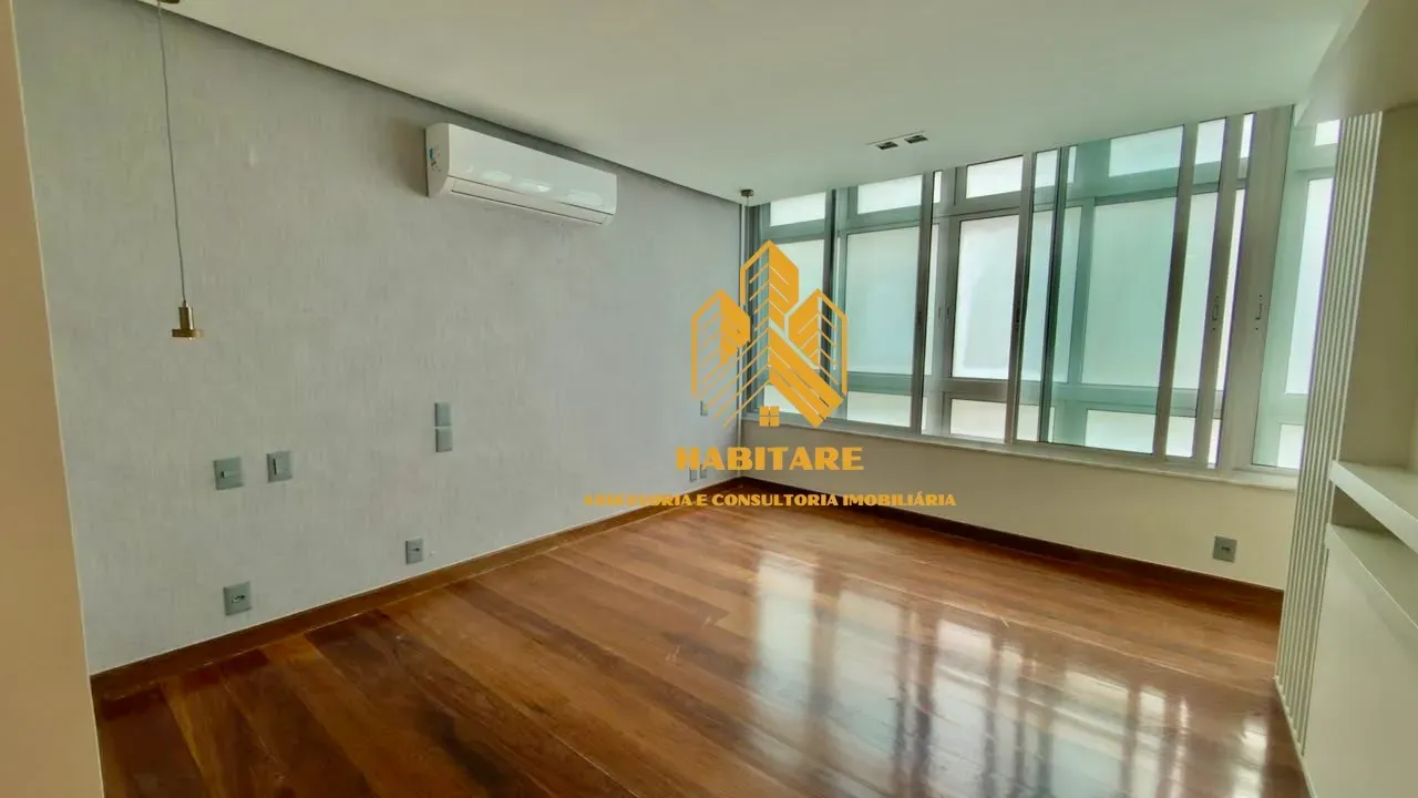465 m² apartment with a water view and a bathtub — photo 11