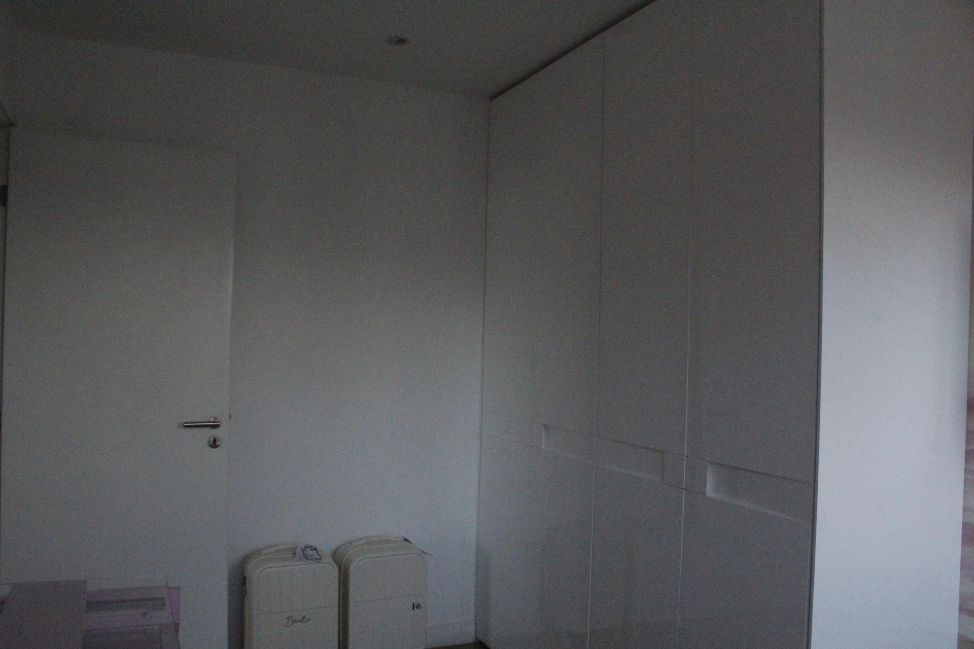 Glass-enclosed balcony in a 3-bedroom apartment, 115 m² — photo 35