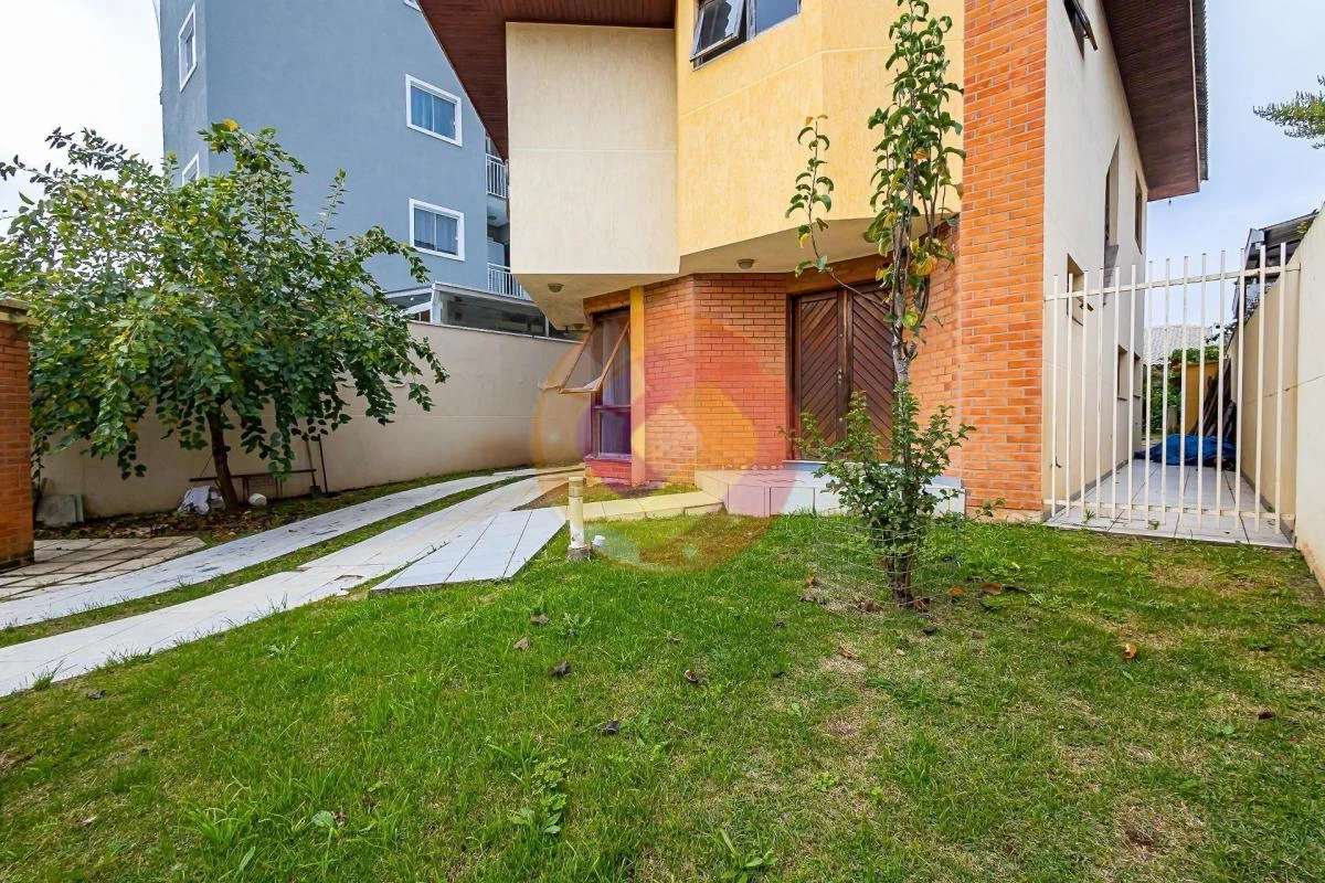 3-bedroom house with a washing machine in Curitiba — photo 33
