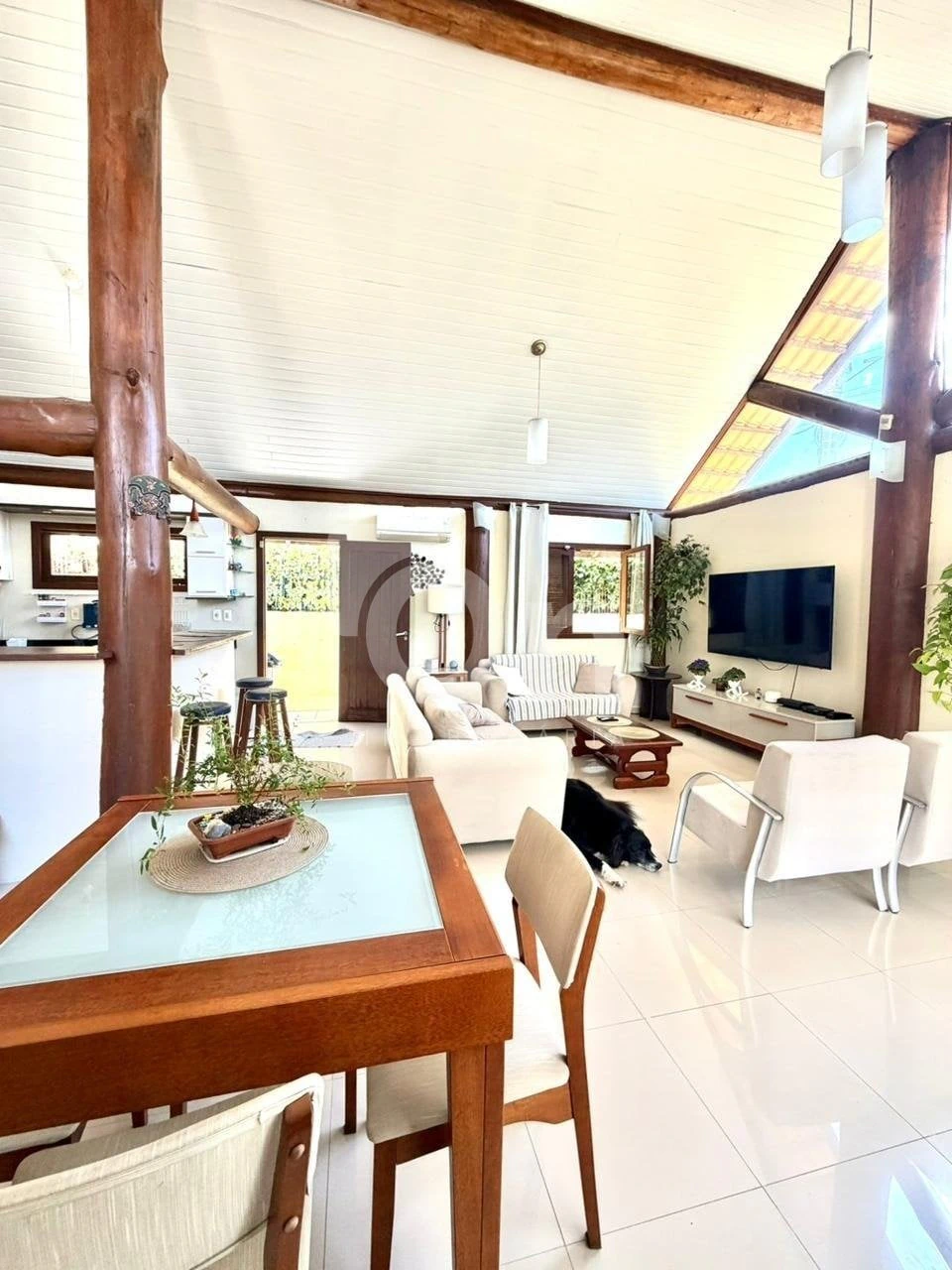 Furnished house, 224 m², with floor-to-ceiling windows — photo 15