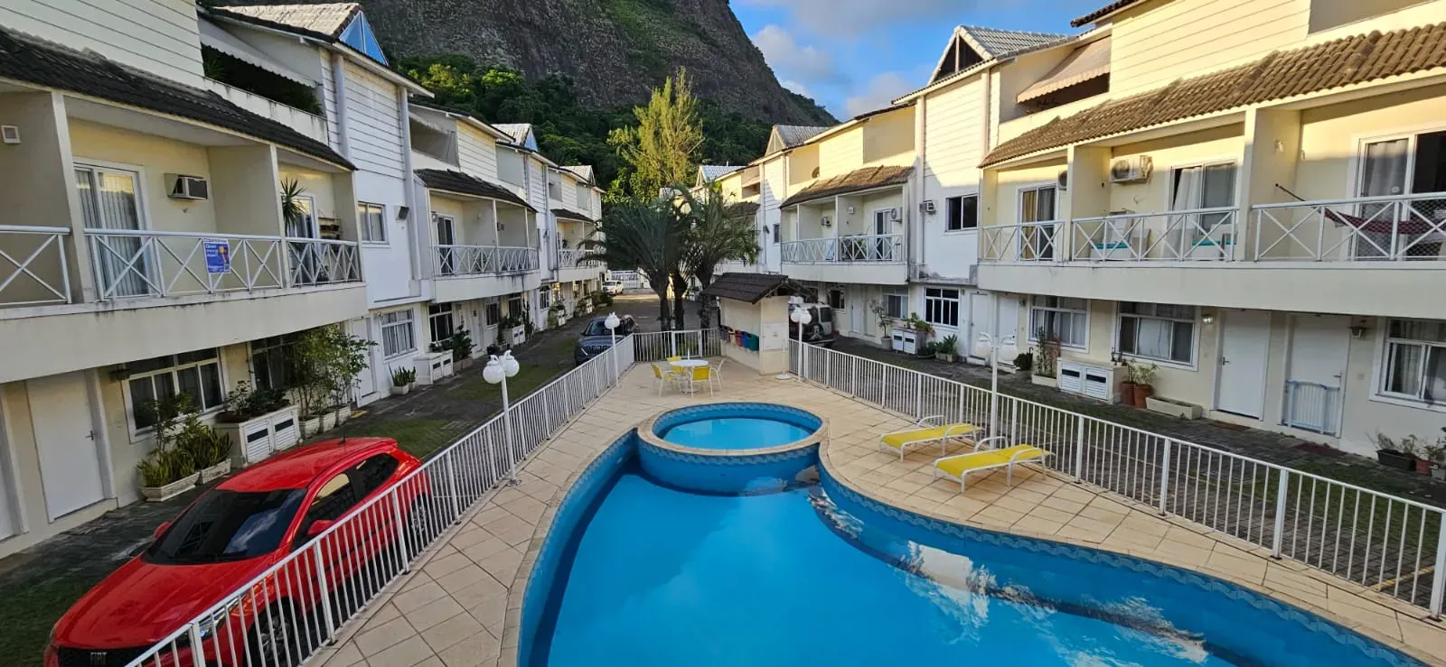 4-bedroom apartment with a mountain view — photo 8