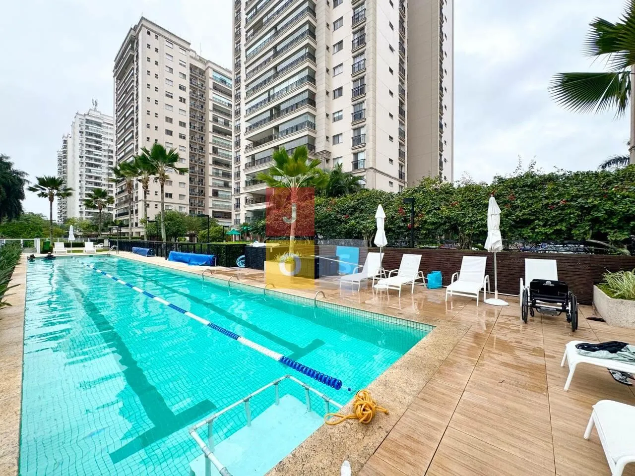 Apartamento mobiliado, 193 m², com janelas do piso ao teto — photo 64