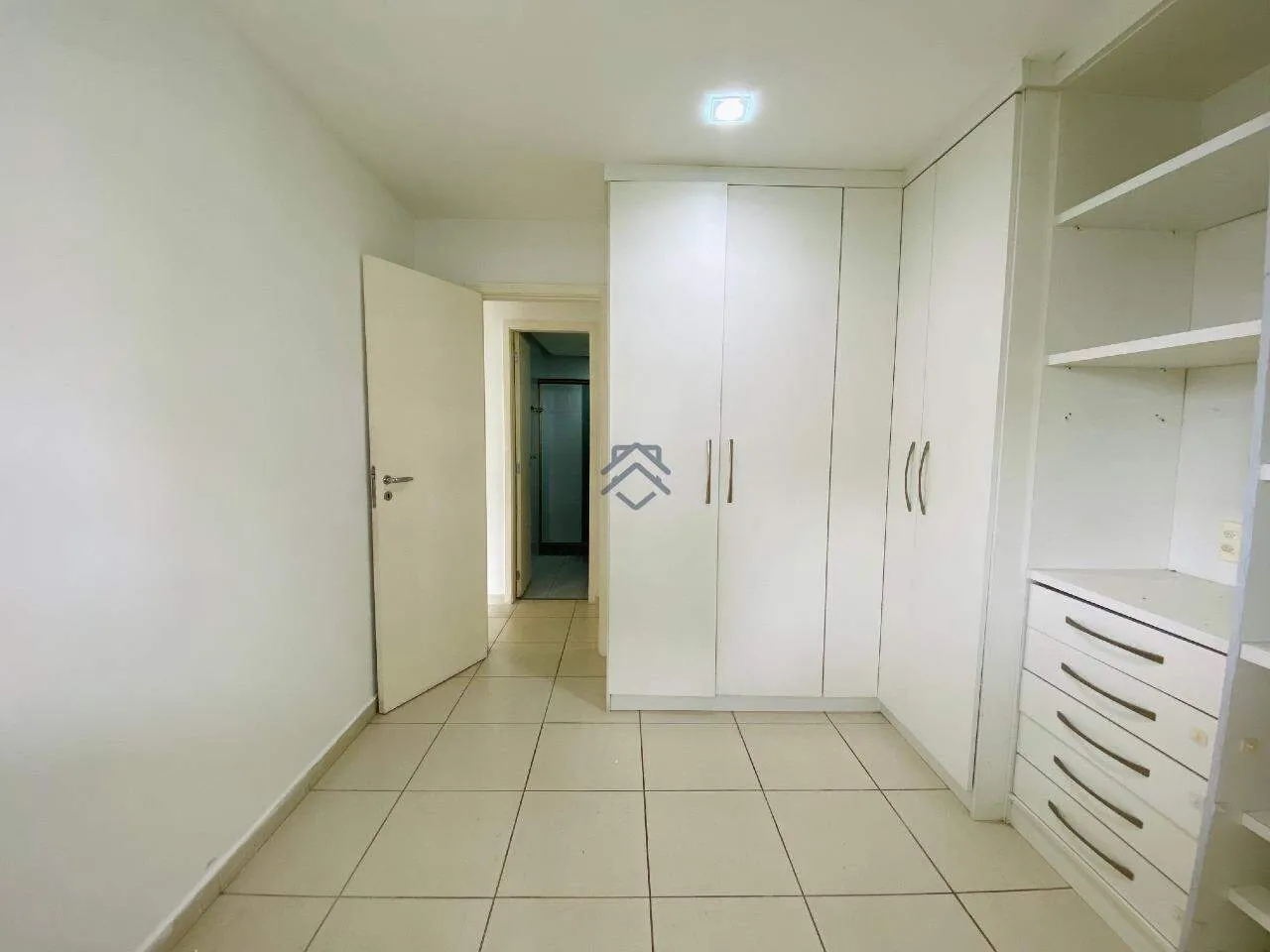 Unfurnished 2-bedroom apartment with 2 bathrooms — photo 19