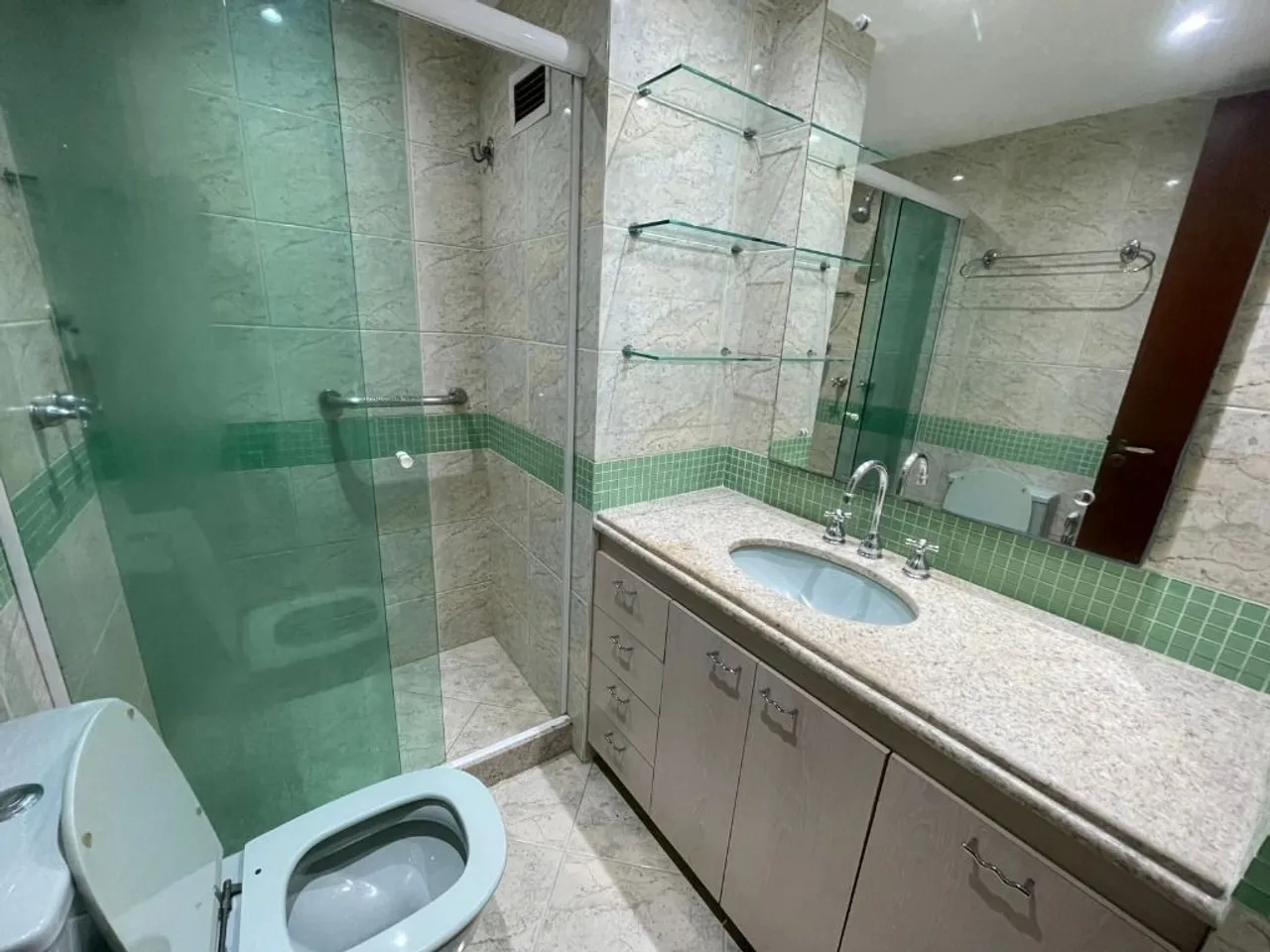 2-bedroom apartment with a balcony — photo 4