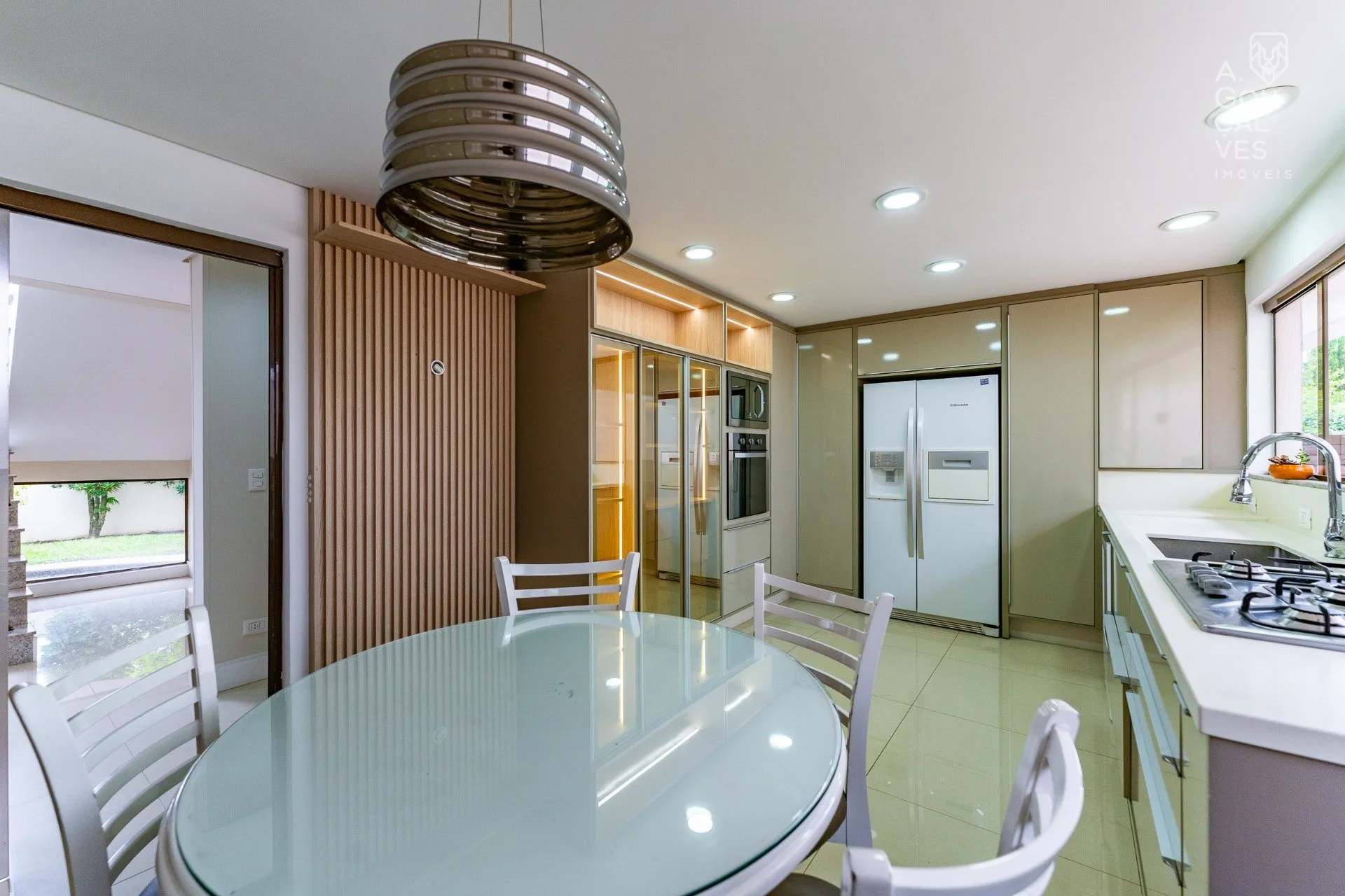 Unfurnished house with 4 bedrooms and 5 bathrooms — photo 29