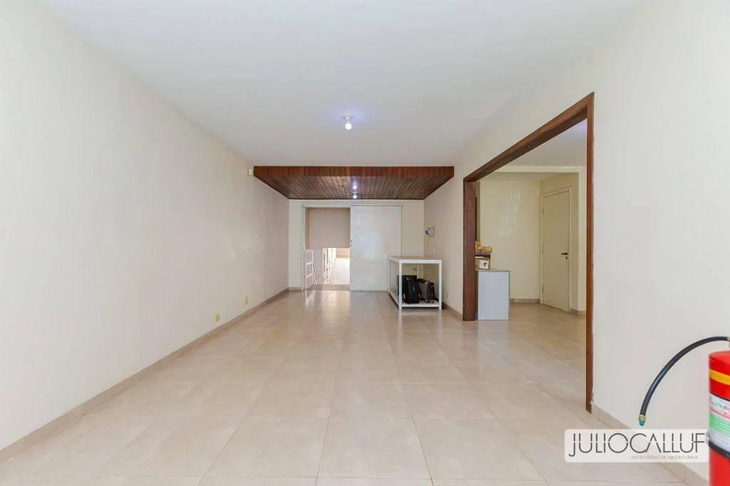 4-bedroom house with a washing machine in Curitiba — photo 28
