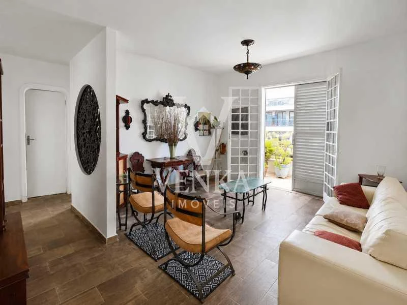 Furnished 210 m² penthouse with a full-length balcony