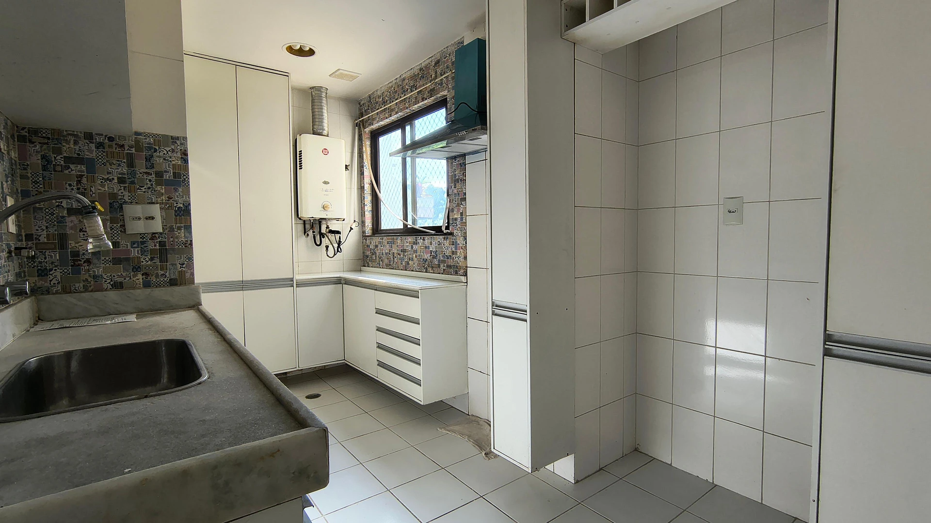 Apartment with 3 en-suite bedrooms and 5 baths, 2 parking — photo 2