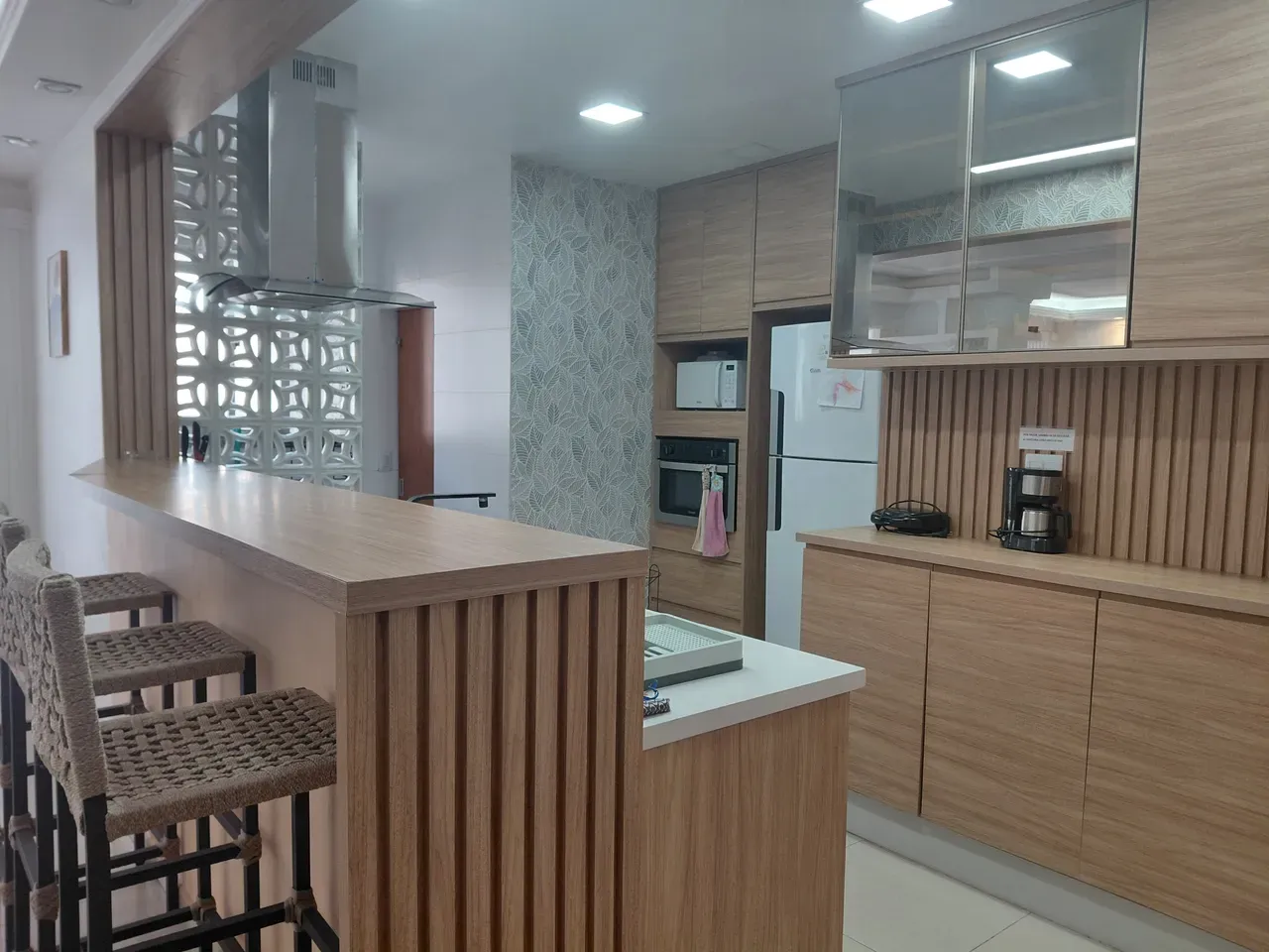 Furnished 3-bedroom apartment with glass balcony — photo 13