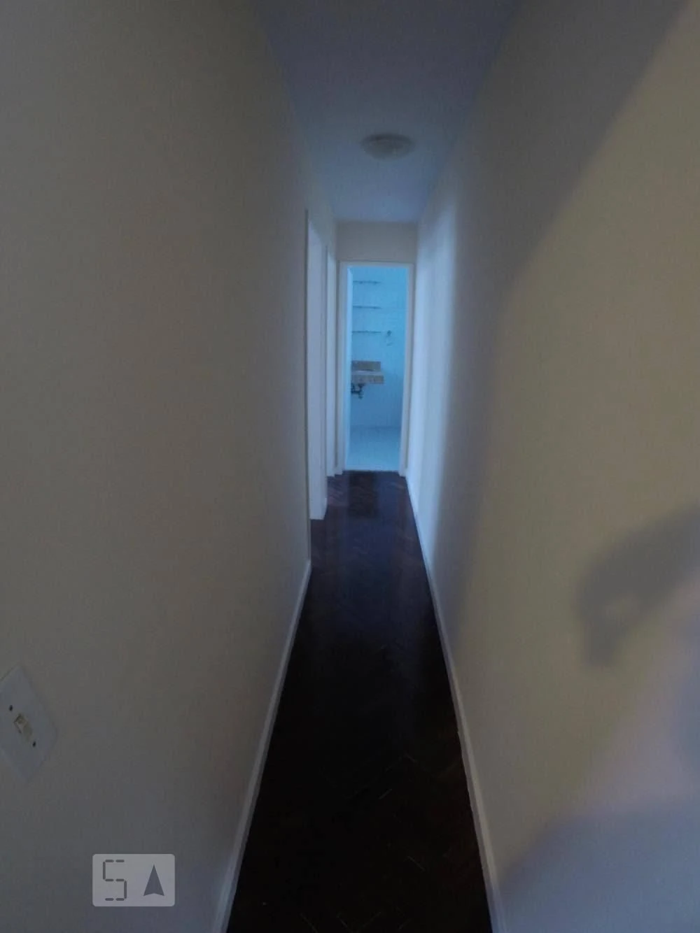 Apartamento de 2 quartos com piso de madeira ou laminado — photo 10