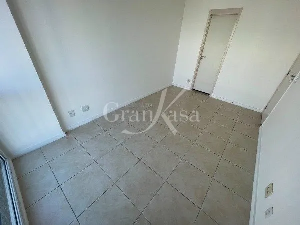Apartment with 2 bedrooms, 1 bath, and a balcony — photo 5