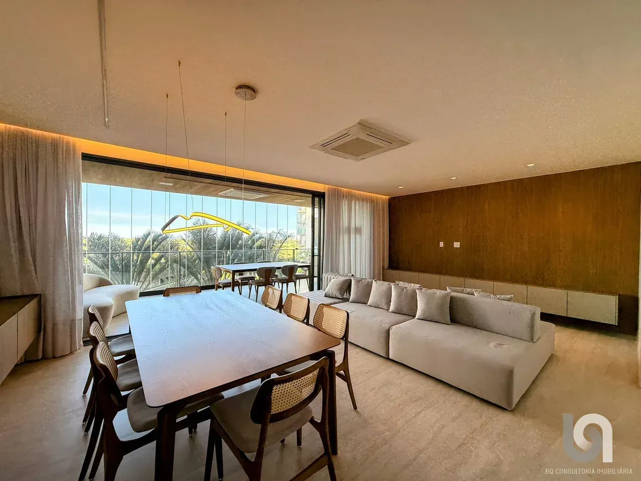 231 m² apartment with 4 bedrooms and 5 bathrooms