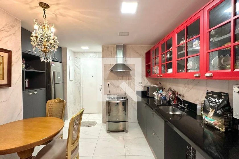 214 m² apartment with 4 bedrooms and 2 parking spaces — photo 40