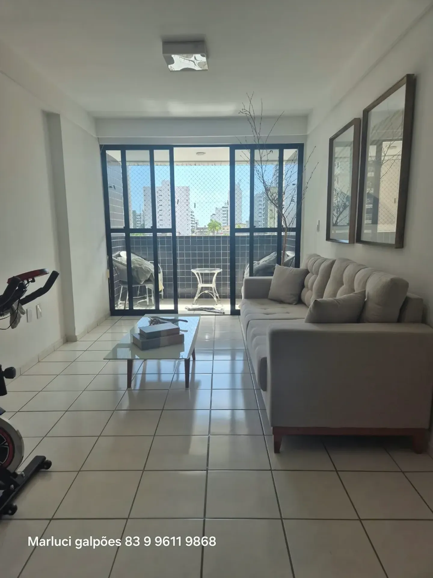 3-bedroom apartment with a washing machine