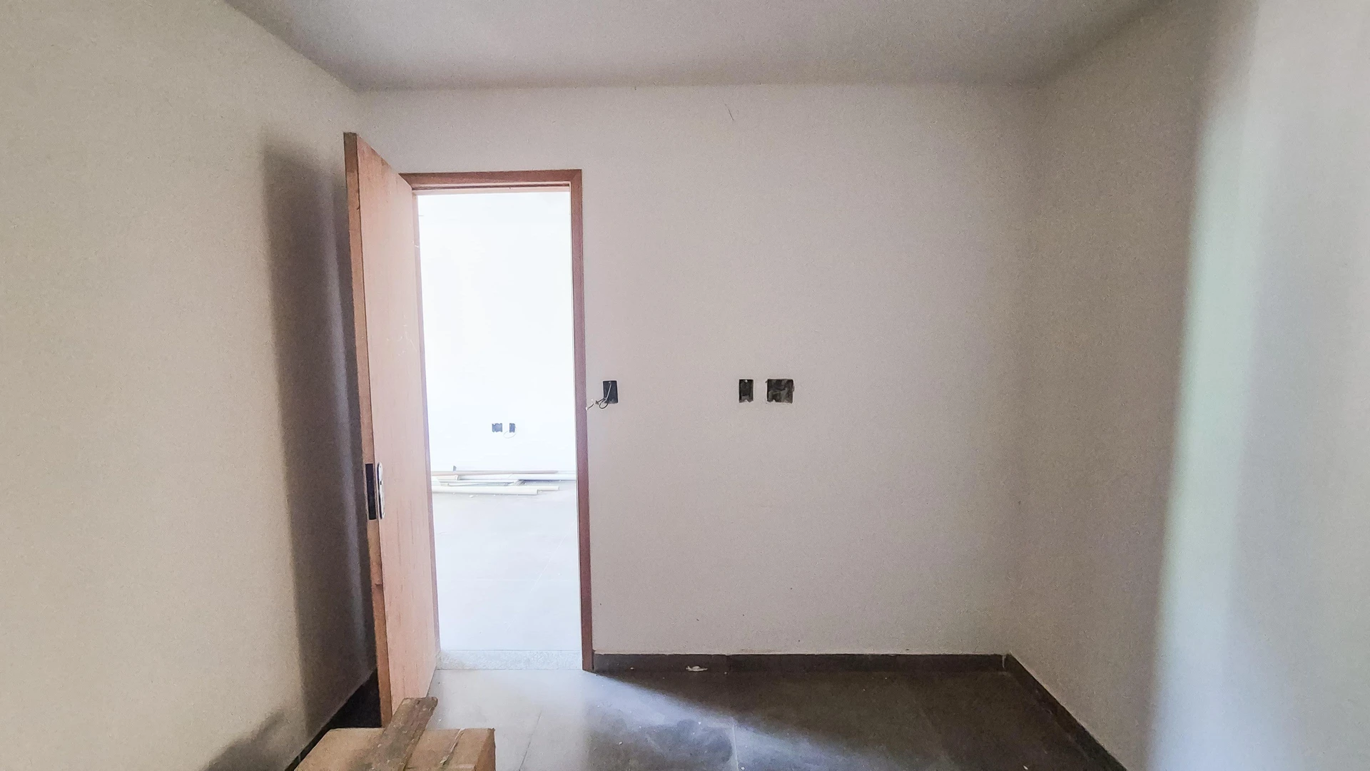 Apartamento com 2 quartos e box de vidro no banheiro — photo 30