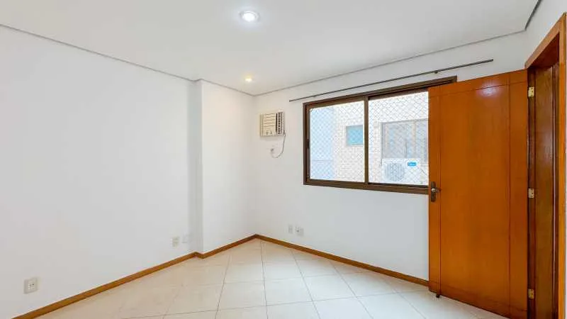 Furnished apartment, 300 m², with a glass-enclosed balcony — photo 22
