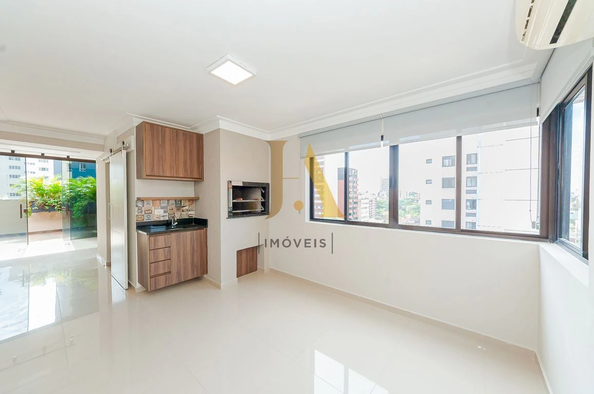 Furnished apartment, 210 m², with a glass-enclosed balcony — photo 24