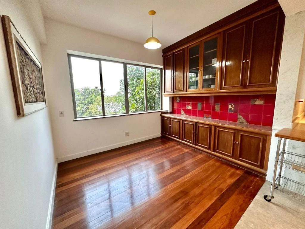 House with 5 bedrooms and 5 bathrooms — photo 21